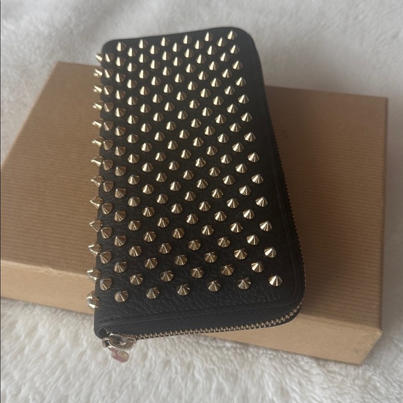 CHRISTIAN LOUBOUTIN Panettone Wallet with Spikes in Black/Gold - Picture 7 of 14